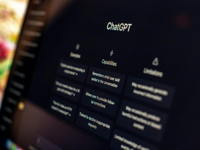 close-up layar komputer dengan menu di atasnya